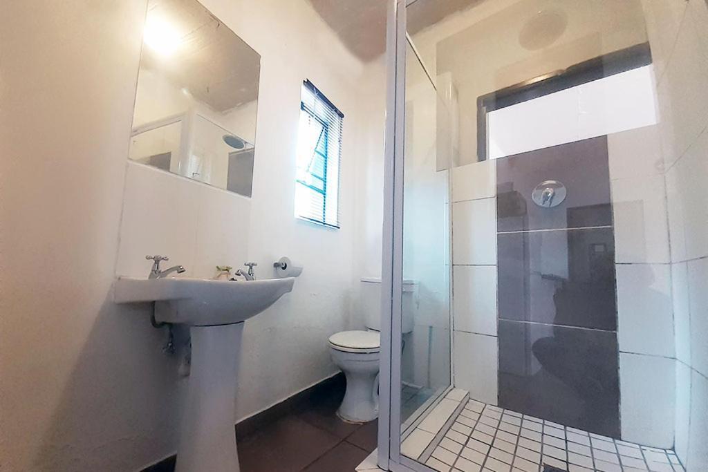 Queens Palace Претория Номер фото