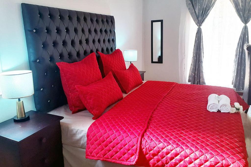 Queens Palace Претория Номер фото