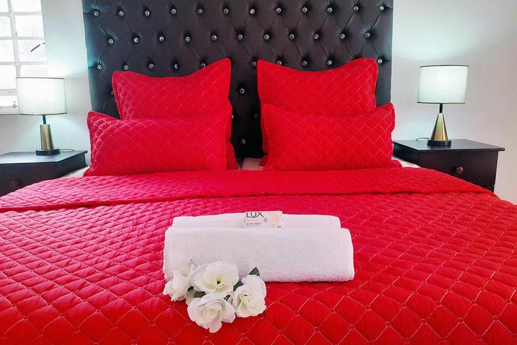 Queens Palace Претория Номер фото
