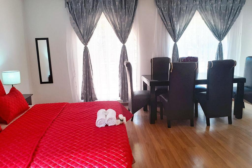 Queens Palace Претория Номер фото