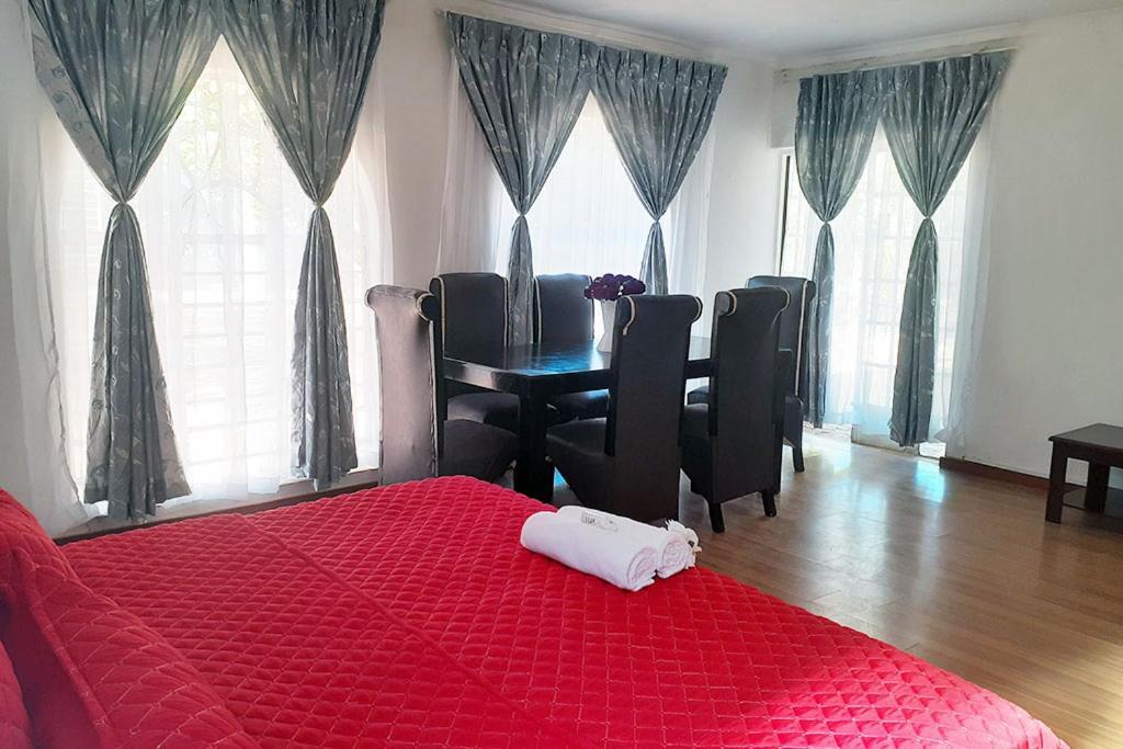 Queens Palace Претория Номер фото