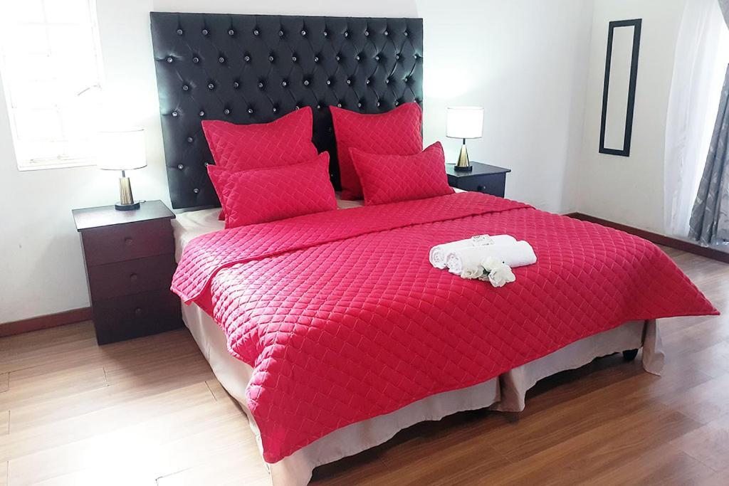 Queens Palace Претория Номер фото